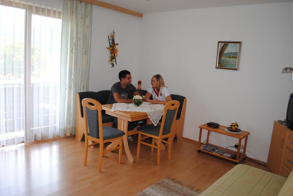 Gaestehaus Lindermuth Presseggersee Habitación foto